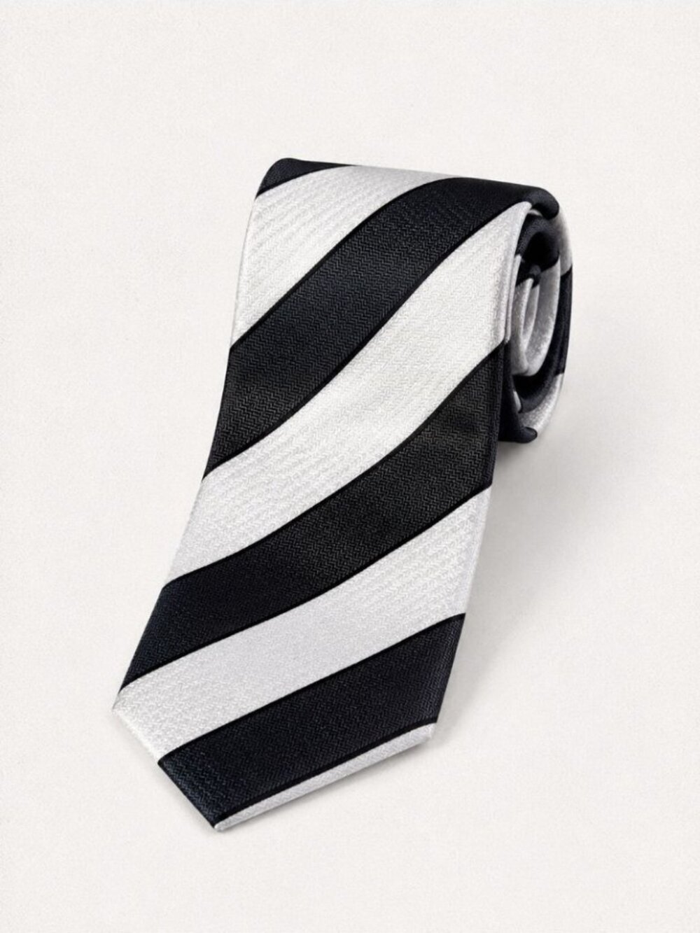 Ermenegildo Zegna Black White Diagonal Stripe Silk Tie Luxury Designer Classic